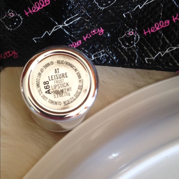 LAST ONE!💗HPx2!💗MAC Frost Lipstick, At Leisure - Picture 4 of 8